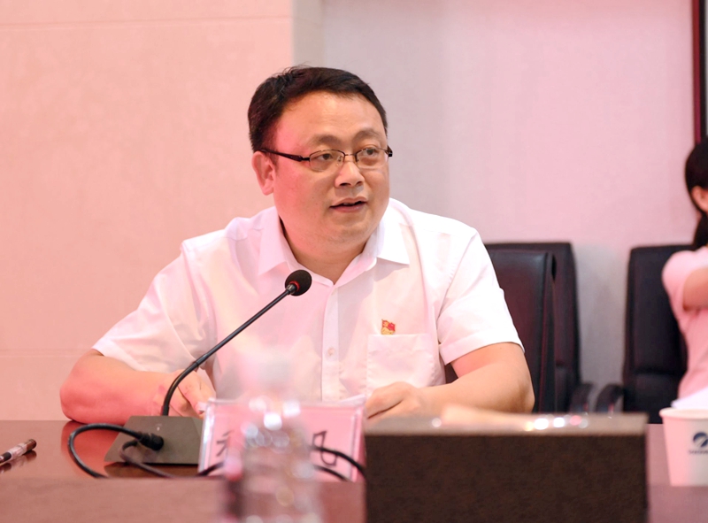 主持.JPG 主持.JPG